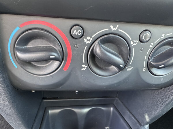 Renault Clio Expression – Image 14