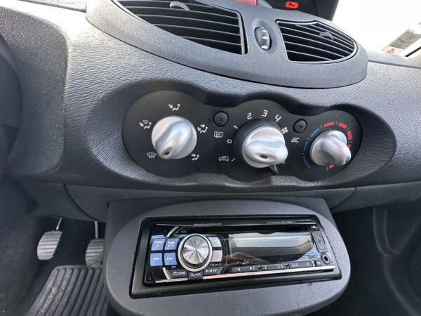 RENAULT TWINGO II Dolce Vita – Image 11
