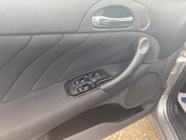 ALFA ROMEO 147 – Image 11